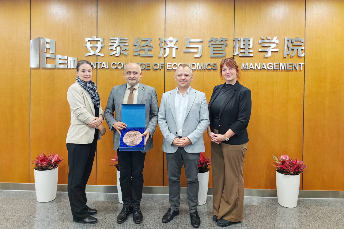 A Delegation from Széchenyi István University (Hungary) Visited Antai
